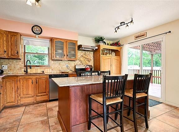 4th image of 4900 Crescent Dr