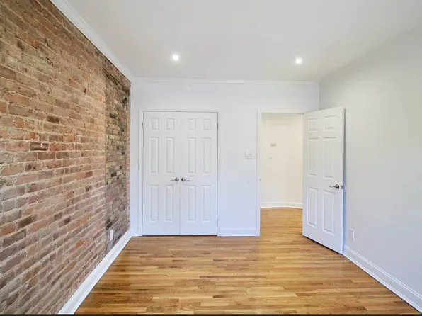 118 Quincy Street image 4 of 8