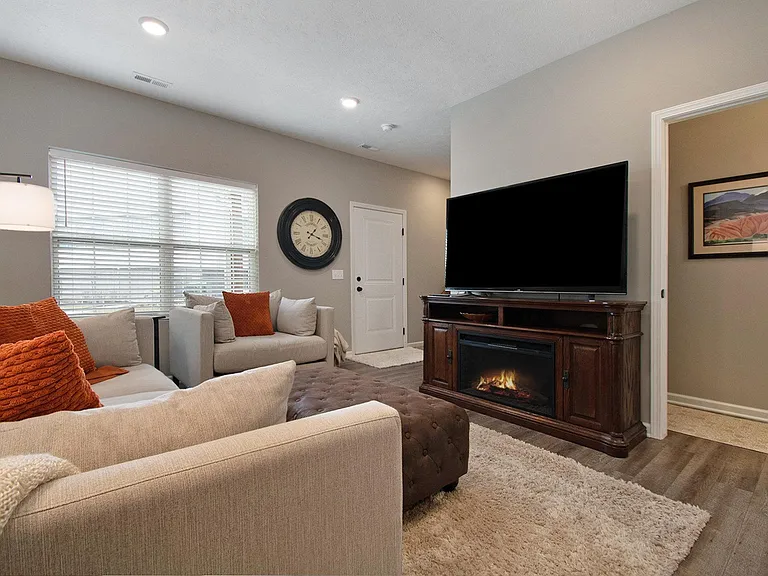 2095 Brandon Ln — Photo 4