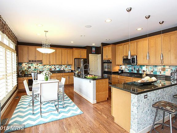 4th image of 336 Oak Knoll Dr