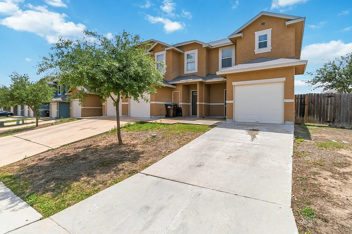 Photo 2 of 33 - 7108 Micayla Cv #101 - San Antonio, TX Building Photo - 7108 Micayla Cv #101