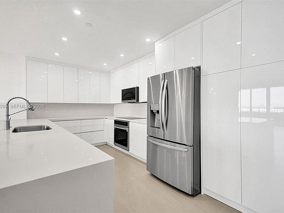 3rd image of 251 Crandon Blvd APT 1233