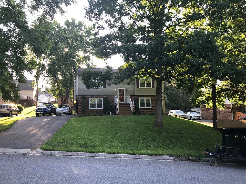 1st image of 121 Willow Bend Dr