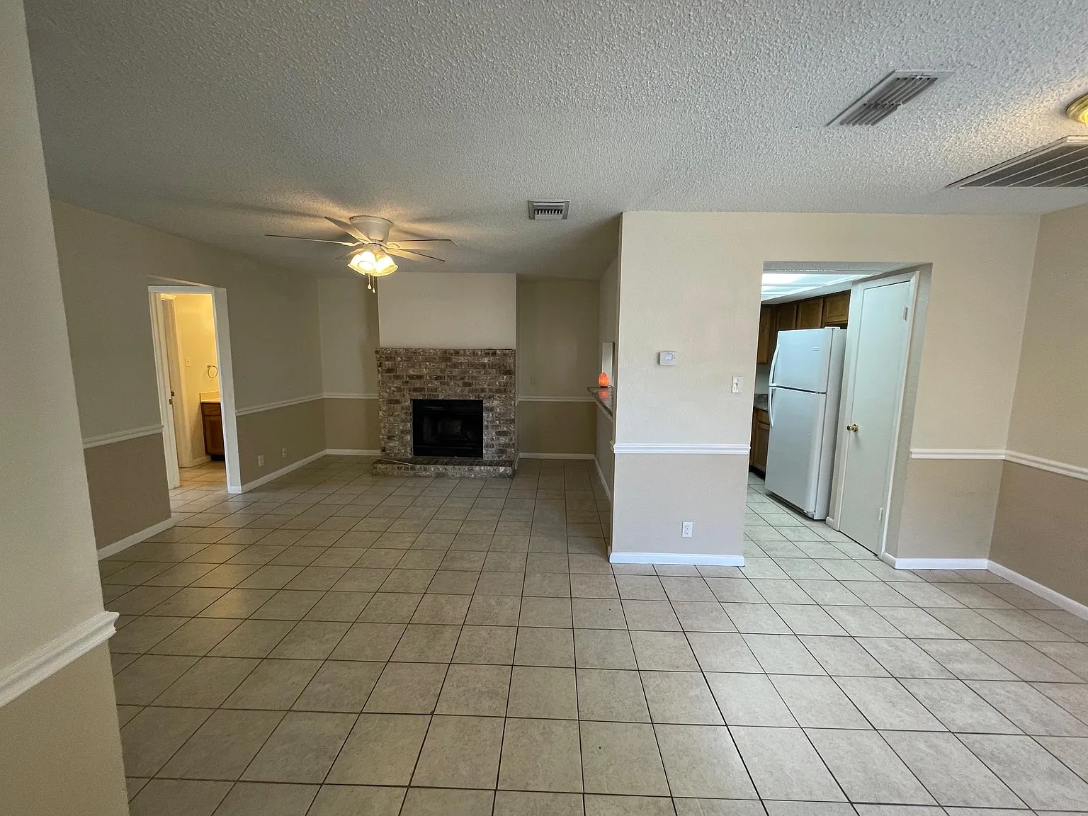 2 bed, 2.0 bath, 1874 sqft, $1,325 — Photo 3