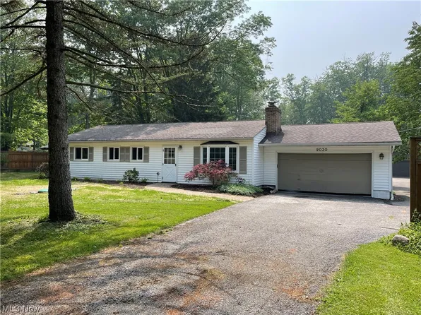 9030 W Mountainview Dr, Chardon, OH 44024