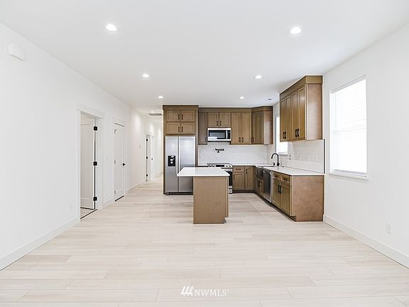 5th image of 4074 Quinn Dr NE
