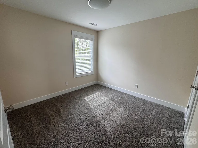 516 Beacon St — Photo 10