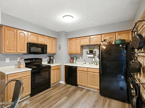3rd image of 6529 Cedarbreeze Rd