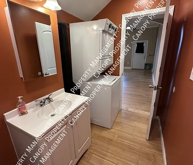 653 Jackson St — Photo 9
