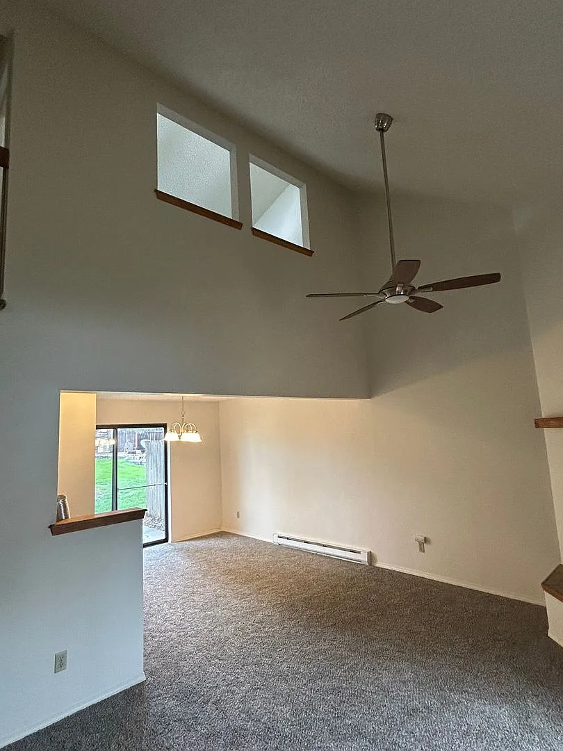 Village Seven Newly Updated All Electric $1500/Month 1 Bed/ 1 Bath Townhome — Photo 2
