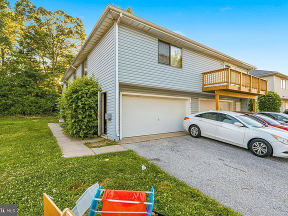 3rd image of 814 Windstream Way Unit B