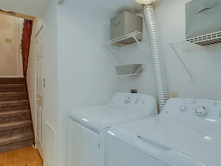 3580 Squires Woods Way — Photo 14