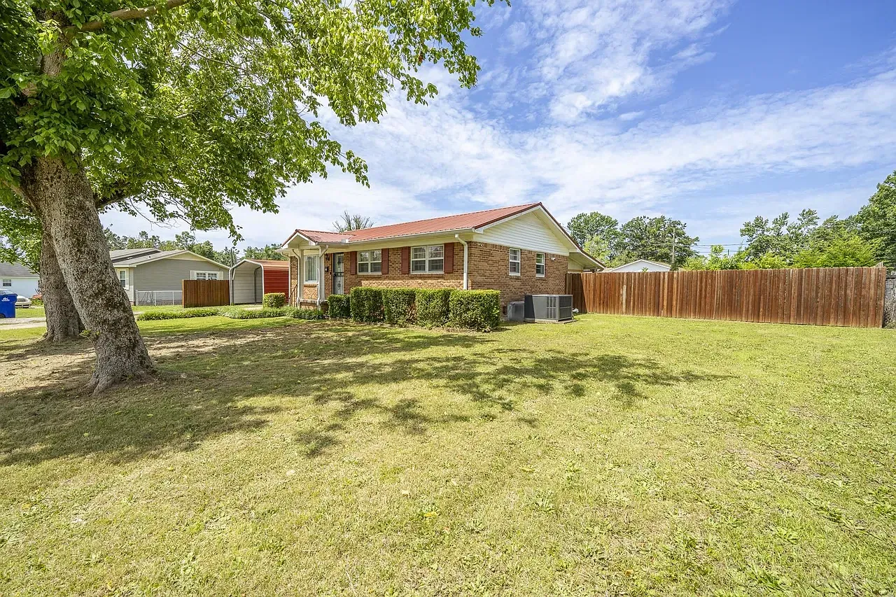 3 bed, 1025 sqft, $1,200 — Photo 3