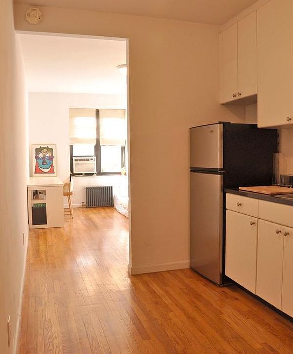 1st image of 312-320 W 23rd St #3S