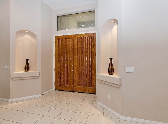 5th image of 2271 W Maplewood St