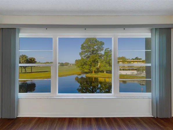 225 Country Club Dr APT F1210, Largo, FL 33771