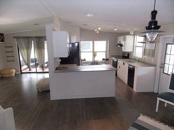 2nd image of 1729 Balsam Ave