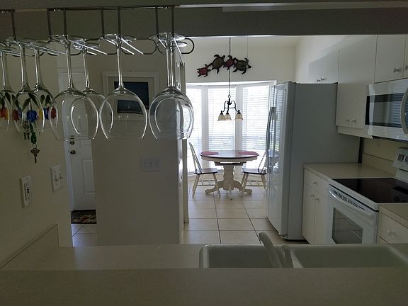 Kitchen and breakfast area