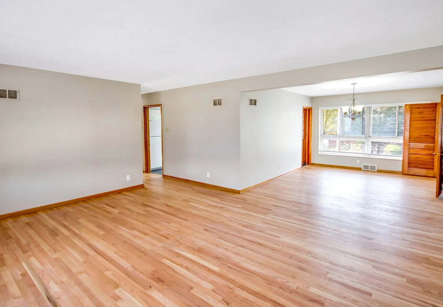 3 bed, 2.0 bath, 1537 sqft, $2,350 — Photo 3