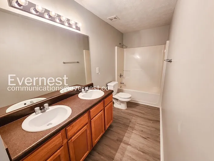 319 Bridgeport Ln — Photo 8
