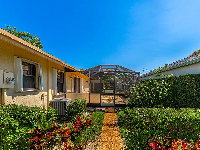 797 NW 32nd Ave — Photo 8