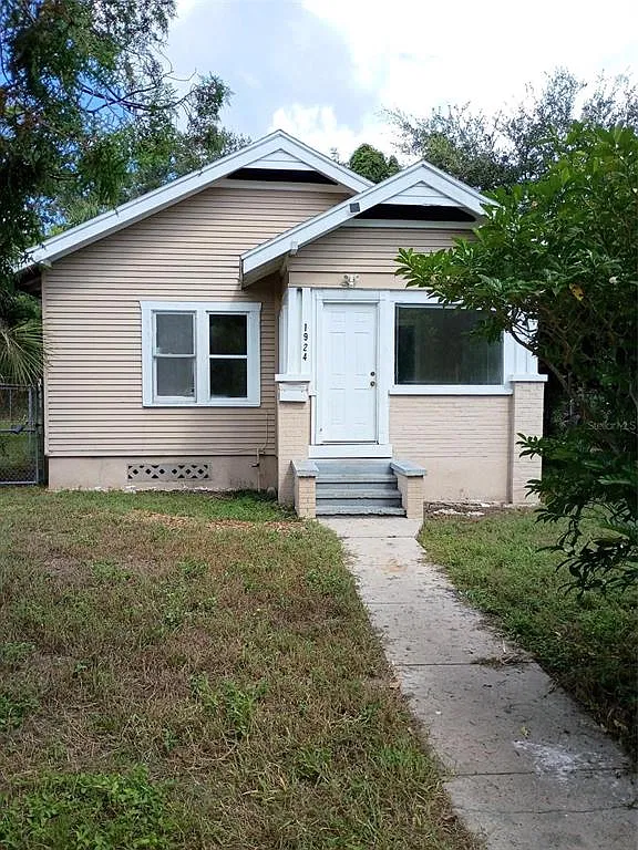 2 bed, 1.0 bath, 918 sqft, $1,595 — Photo 1