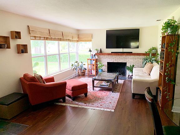 3rd image of 701 Mayfair Cir
