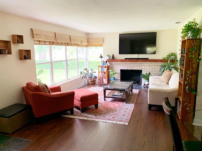701 Mayfair Cir — Photo 3