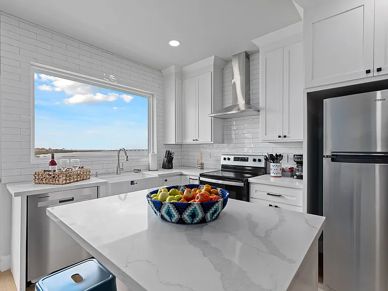 111 W Sunny Isle Dr #301 — Photo 7