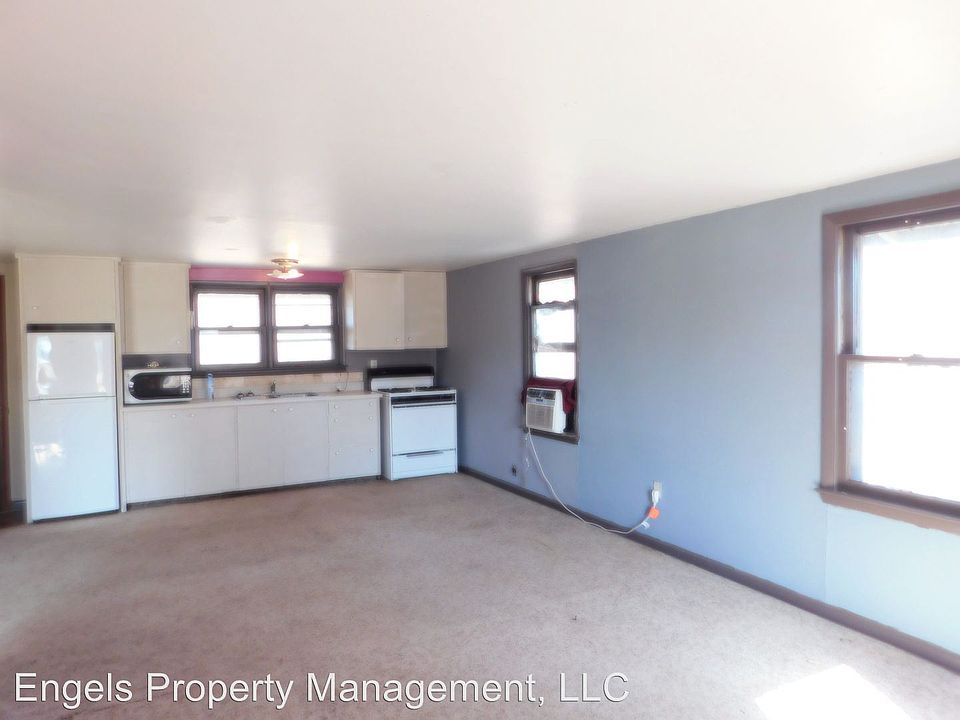 1st image of 718 W 10th Ave