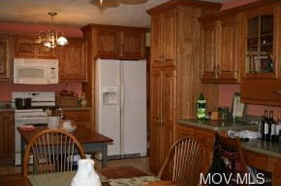 3rd image of 206 Walnut Dr