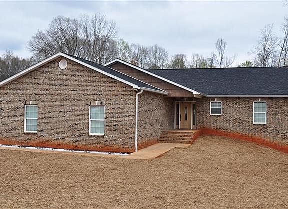 3rd image of 2214 Evergreen Dr