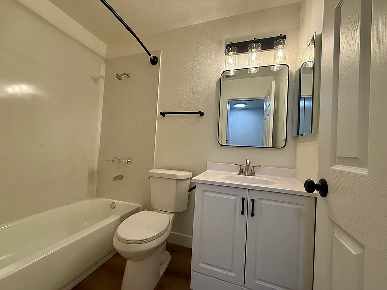 2 bed, 2.0 bath, 980 sqft, $2,200 — Photo 11