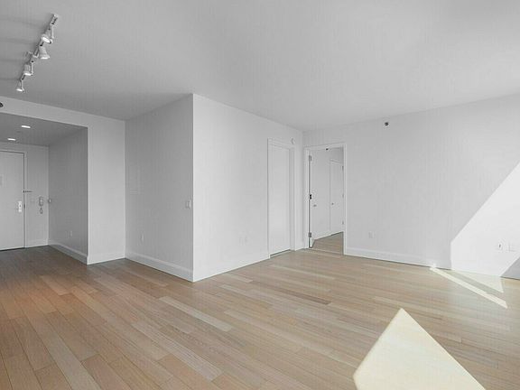 5th image of 10 City Pt APT 25H