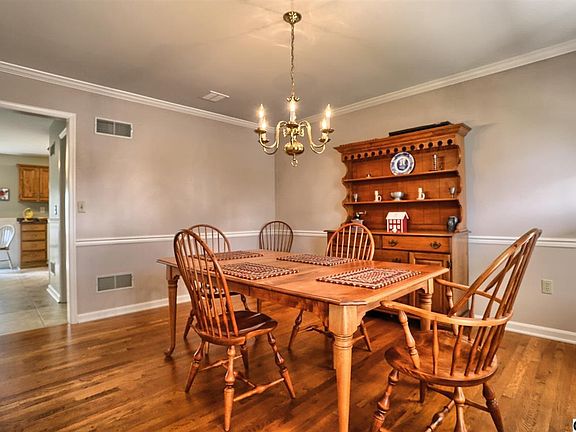 4th image of 2065 Berkley Way