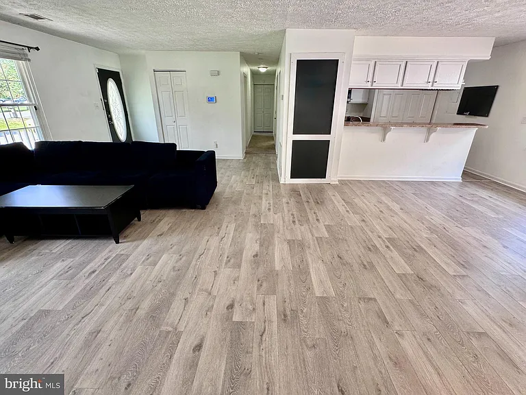 2038 Dewey Dr — Photo 6