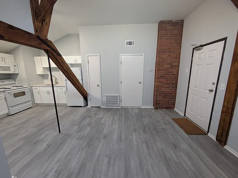 Franklin School Lofts — Photo 17