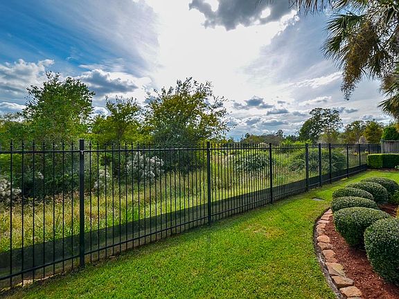 5th image of 19023 Windsor Lakes Dr