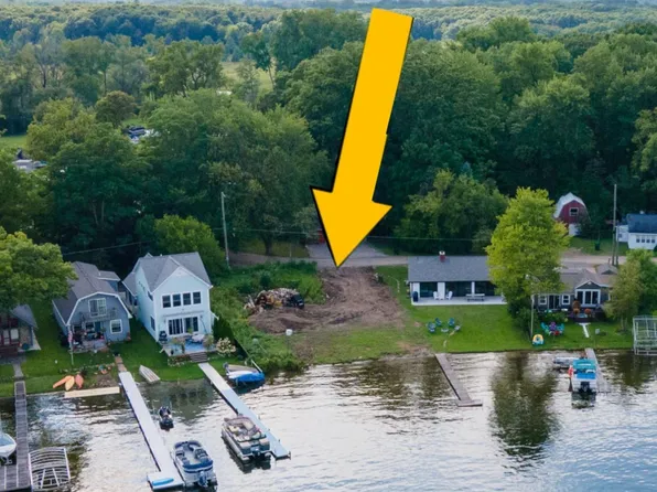 9586 Winston Rd, Pinckney, MI 48169