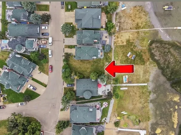 182 Marina Bay Ct, Sylvan Lake, AB T4S 1E9