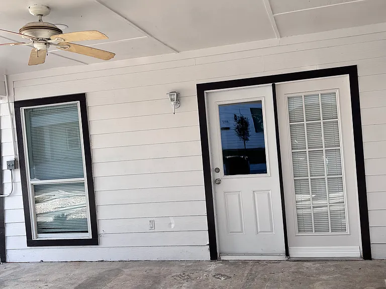 1908 1/2 Mary St #B — Photo 1