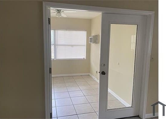 4th image of 919 Aaron Ave