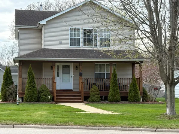 418 E Main St, Genoa, IL 60135