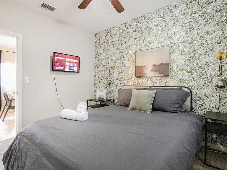 8311 N Newport Ave — Photo 8