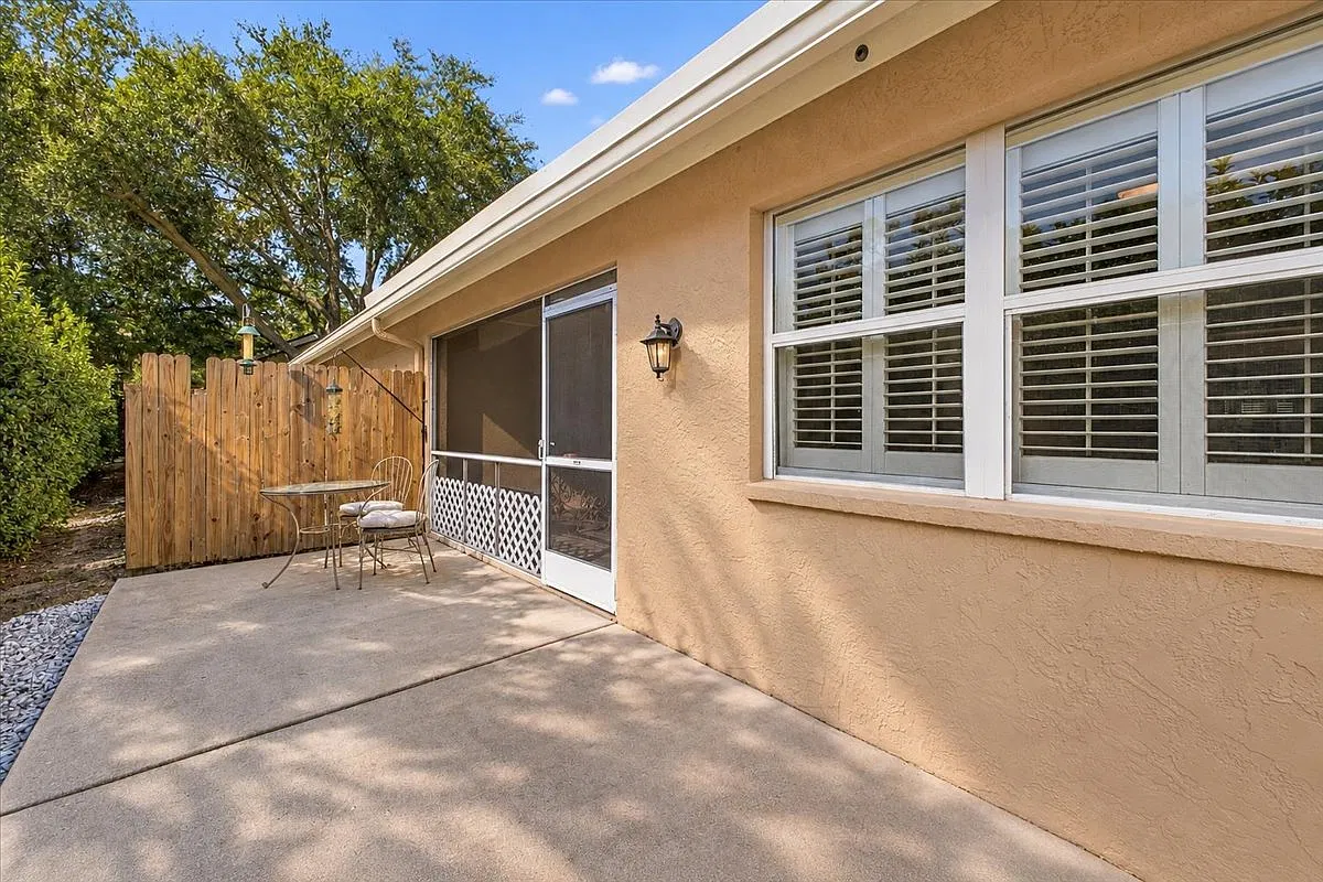 2 bed, 1089 sqft, $2,300 — Photo 2
