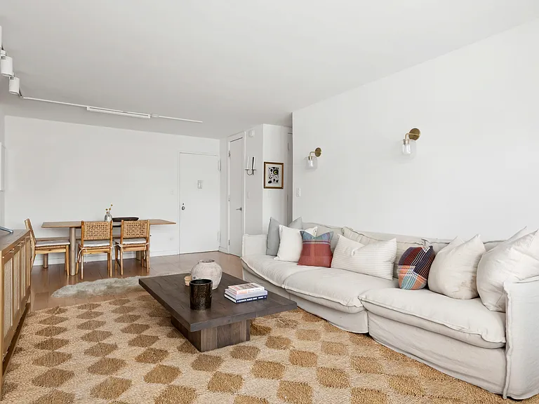 175 W 12th St #10E — Photo 4