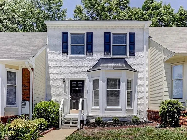 1166 Magnolia Way SE — Photo 1