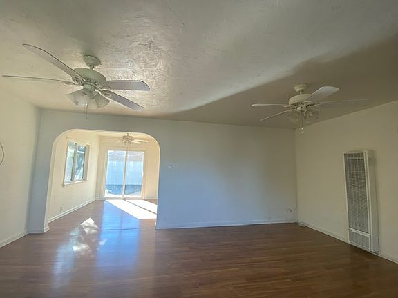4th image of 1759 E Victoria Ave
