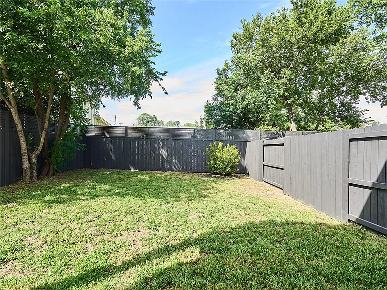 412 Hackberry Ln #1 — Photo 24
