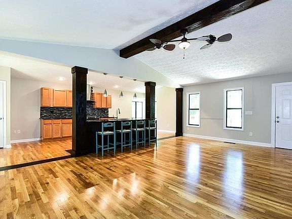 Living Room / Kitchen